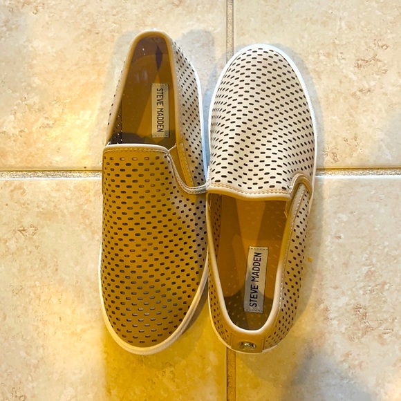 Steve Madden Shoes - Steve Madden slide shoes